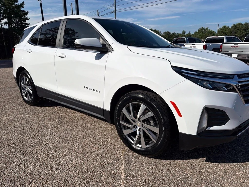 Used 2024 Summit White Chevrolet LT image 7
