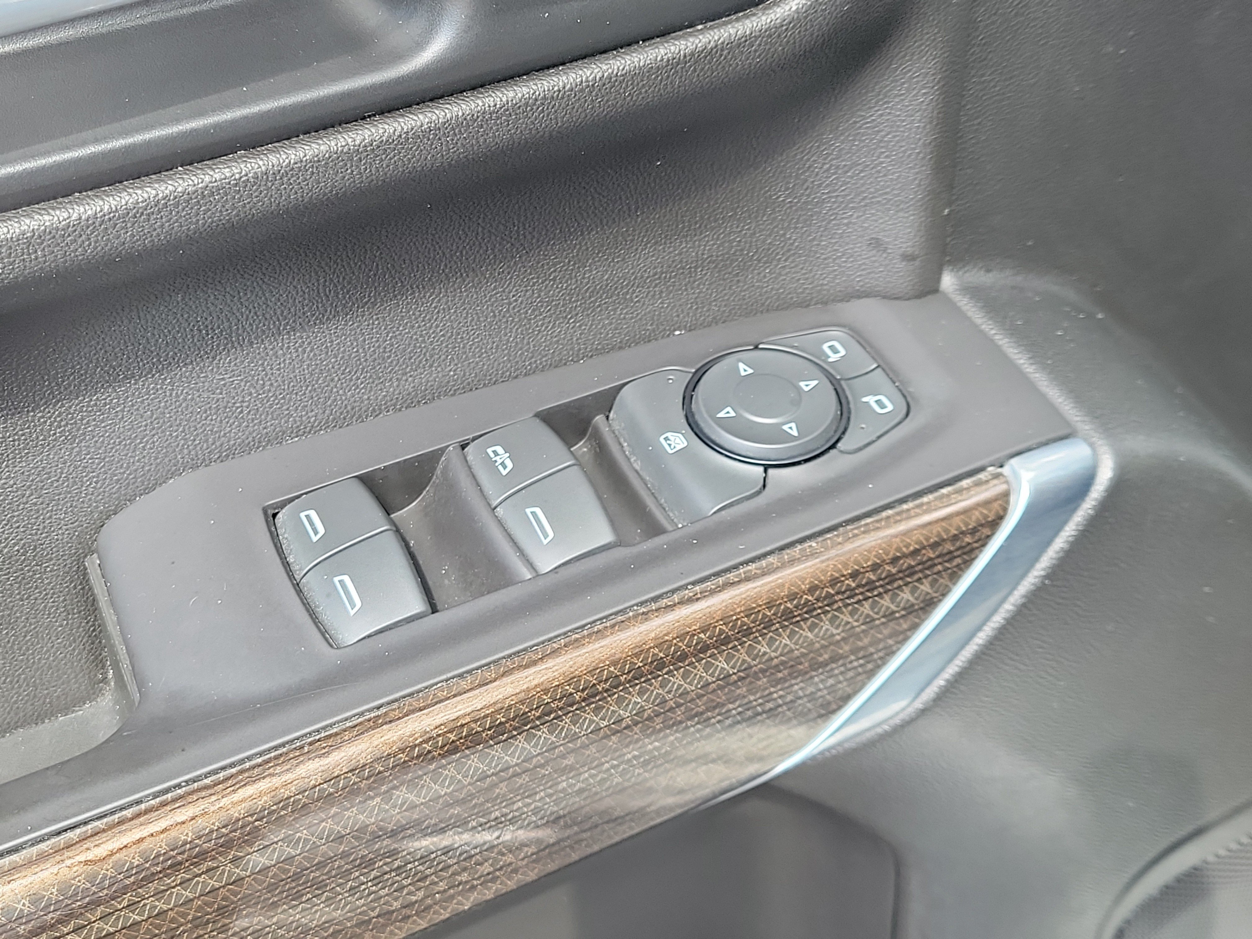 Used 2020 Summit White Chevrolet RST image 18