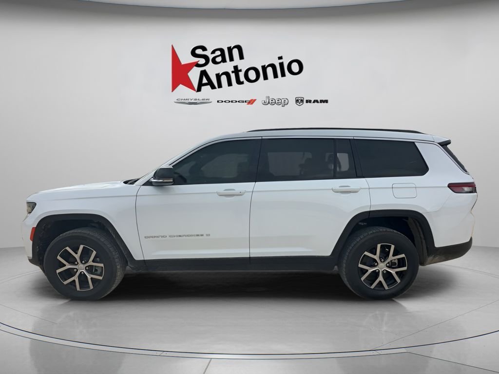 New 2025 Bright White Clear-Coat Exterior Paint Jeep Limited image 8