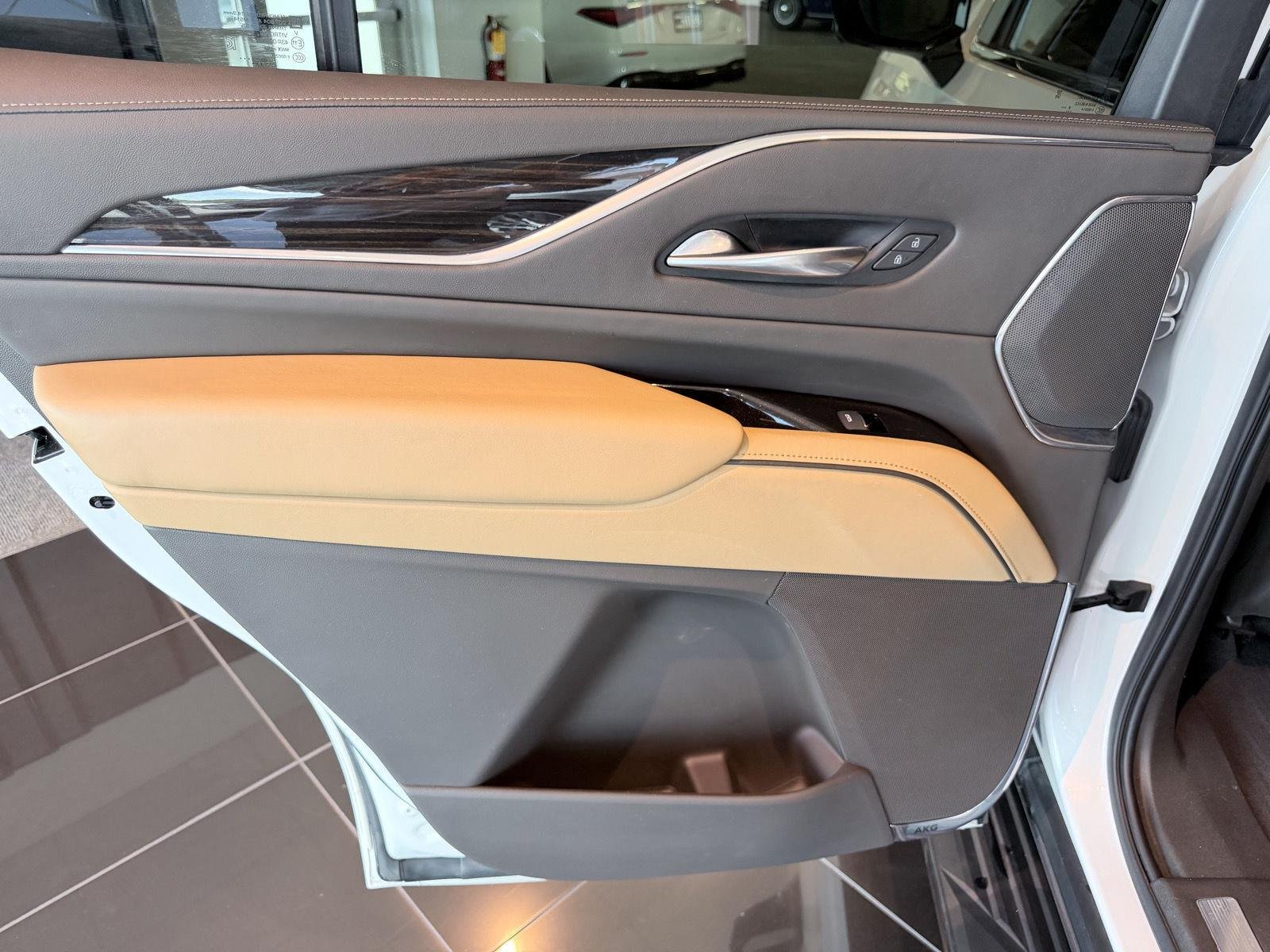 Used 2021 Crystal White Tricoat Cadillac Premium Luxury image 21