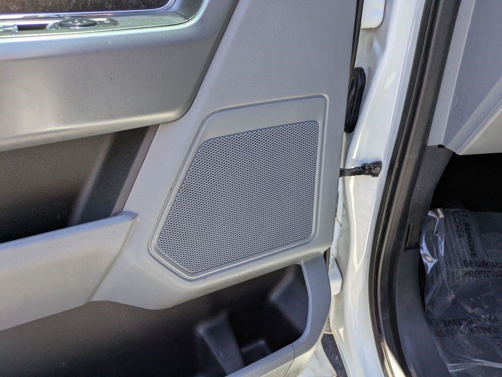 Used 2022 Oxford White Ford XLT image 12