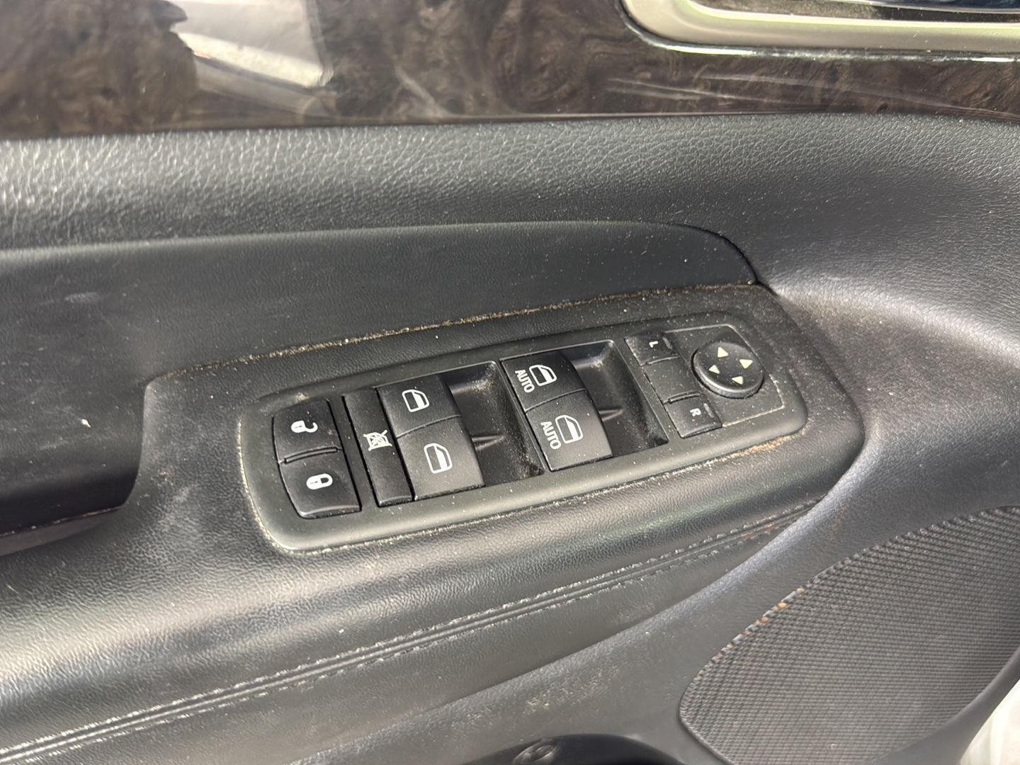 Used 2013 Bright Silver Metallic Jeep Laredo image 9