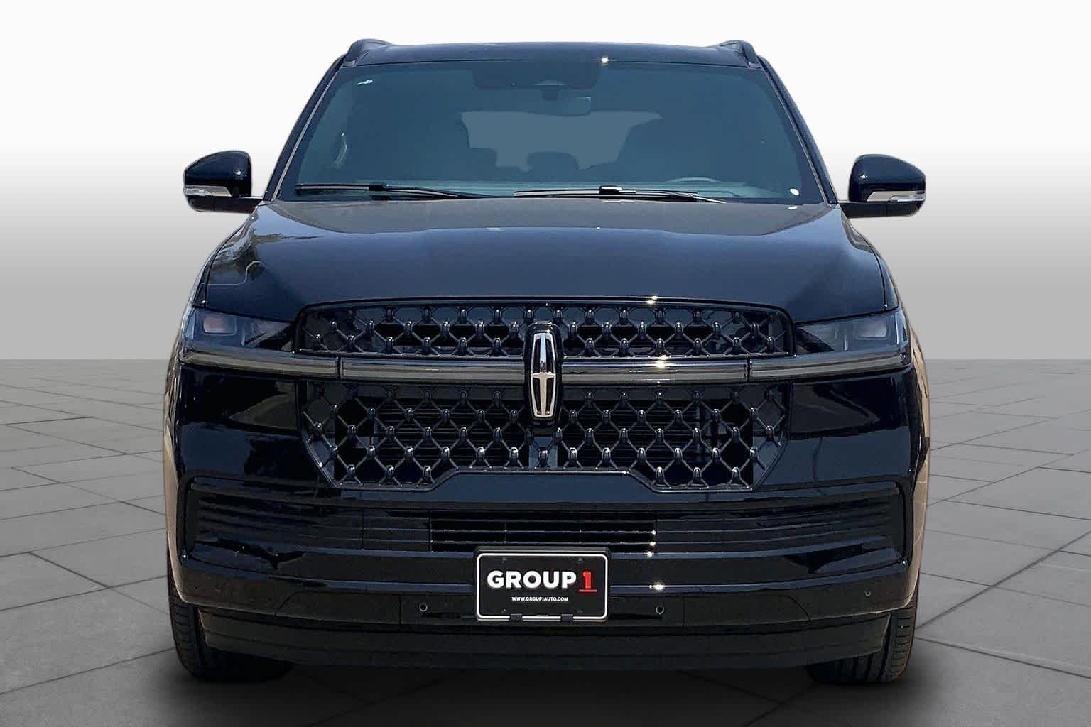 New 2027 Infinite Black Metallic Clearcoat Lincoln Reserve image 3
