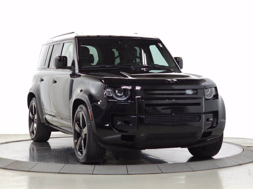 Certified Used 2025 Black Land Rover X-Dynamic SE image 9
