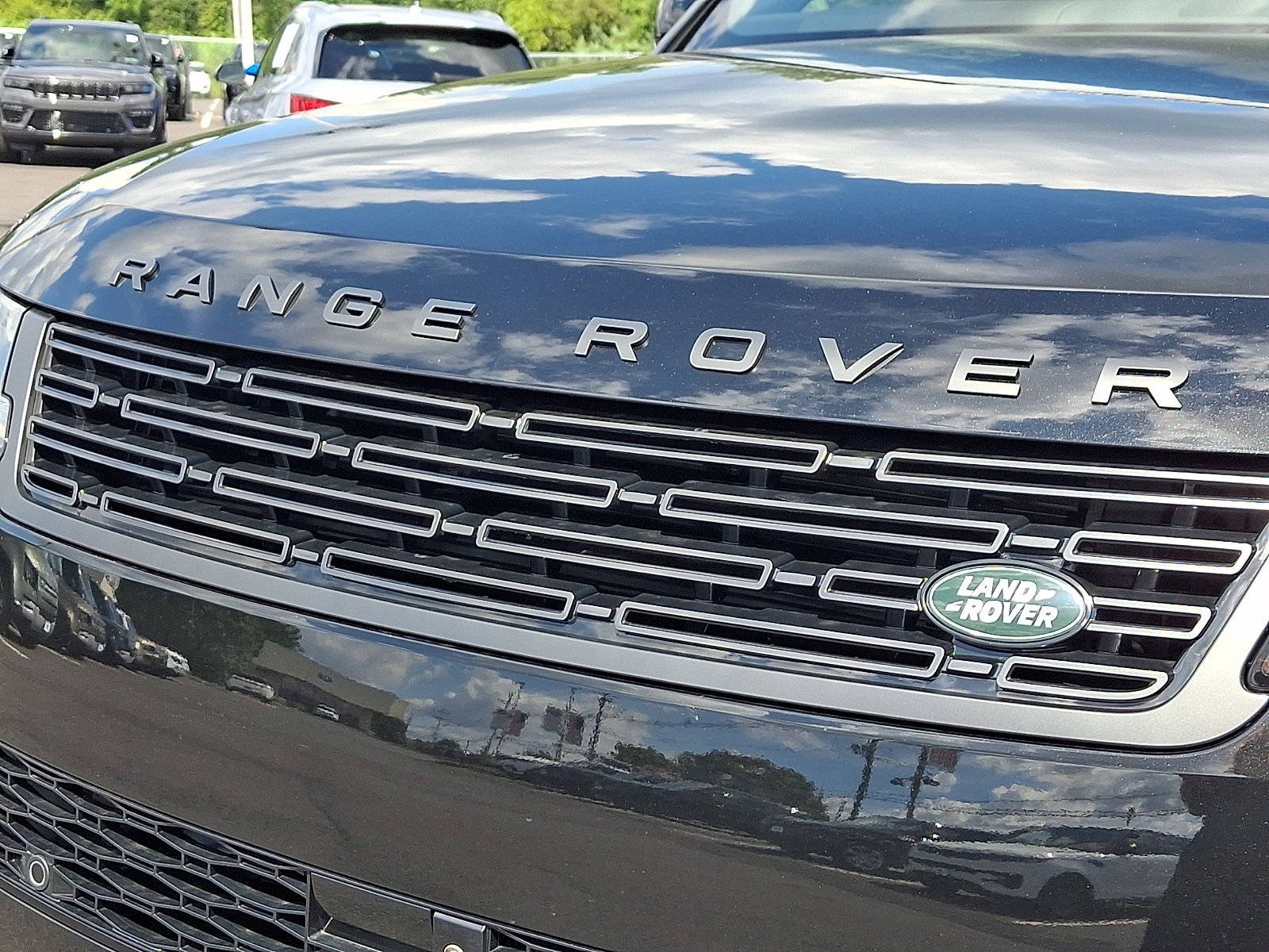 New 2027 Santorini Black Land Rover Dynamic SE image 17