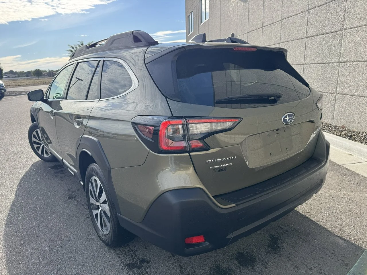 Used 2024 Autumn Green Metallic Subaru Premium image 3