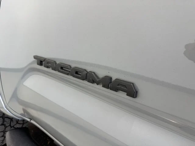 Used 2020 Cement Toyota SR5 image 32