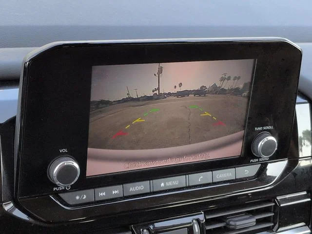 Used 2022 Silver Nissan S image 20