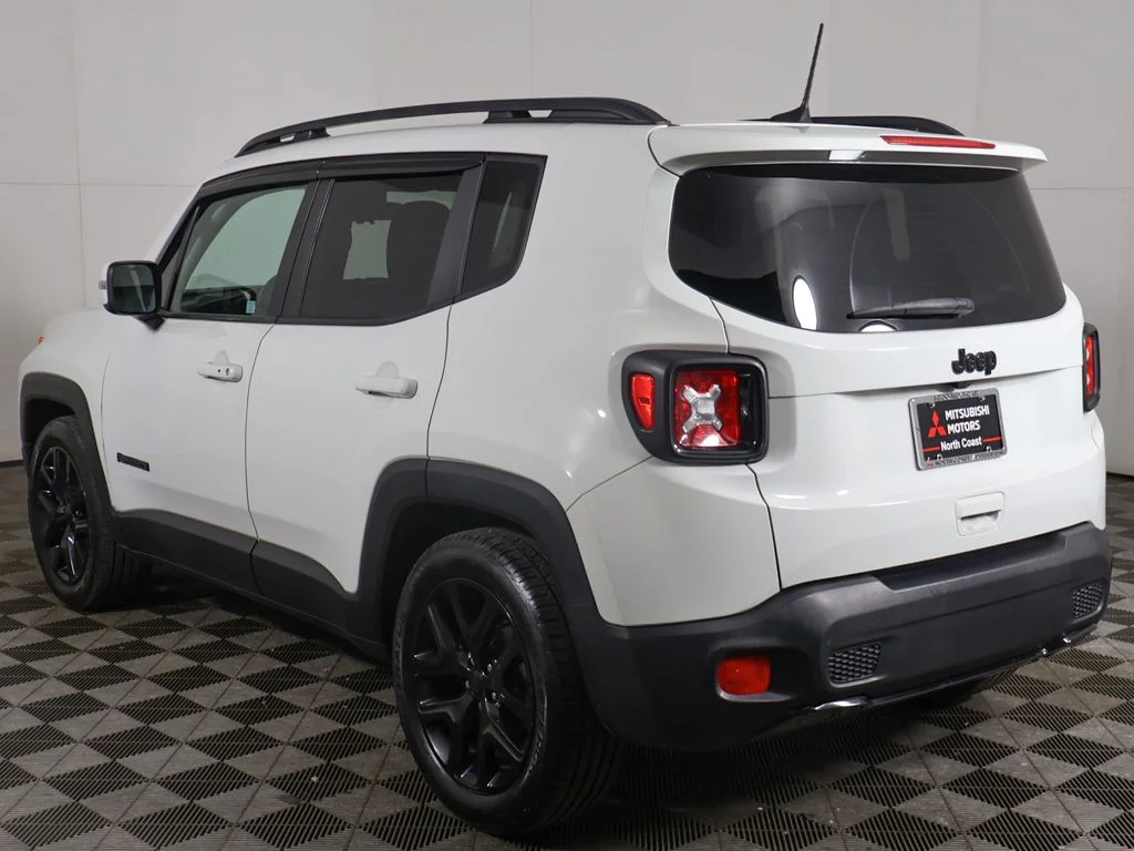 Used 2018 White Jeep Latitude image 6