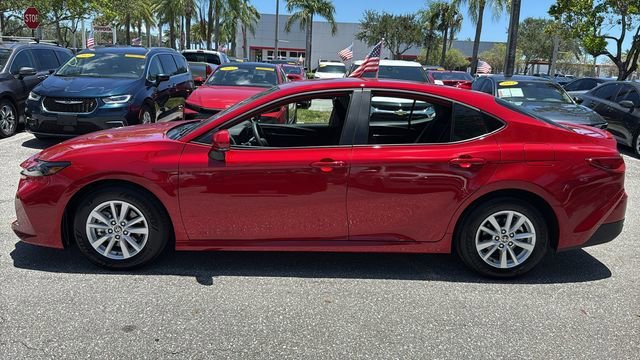 2025 Toyota Camry LE - Photo 4