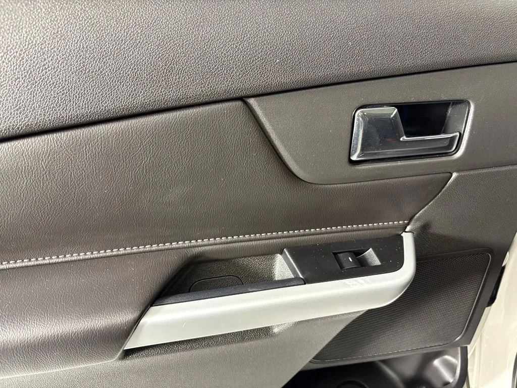 Used 2014 White Ford Sport image 41