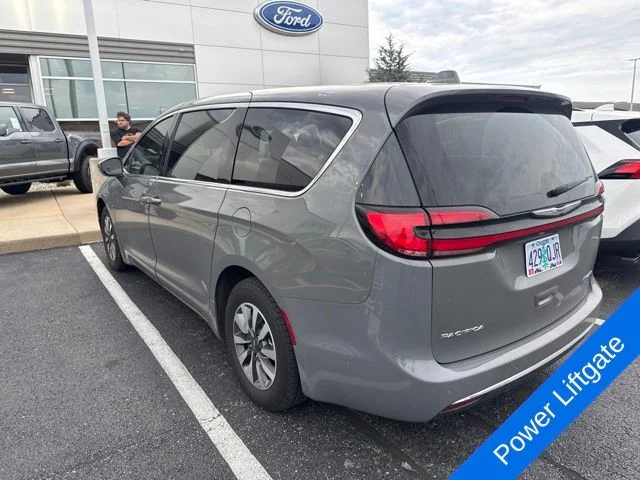 Used 2022 Ceramic Gray Clearcoat Chrysler Touring L image 10