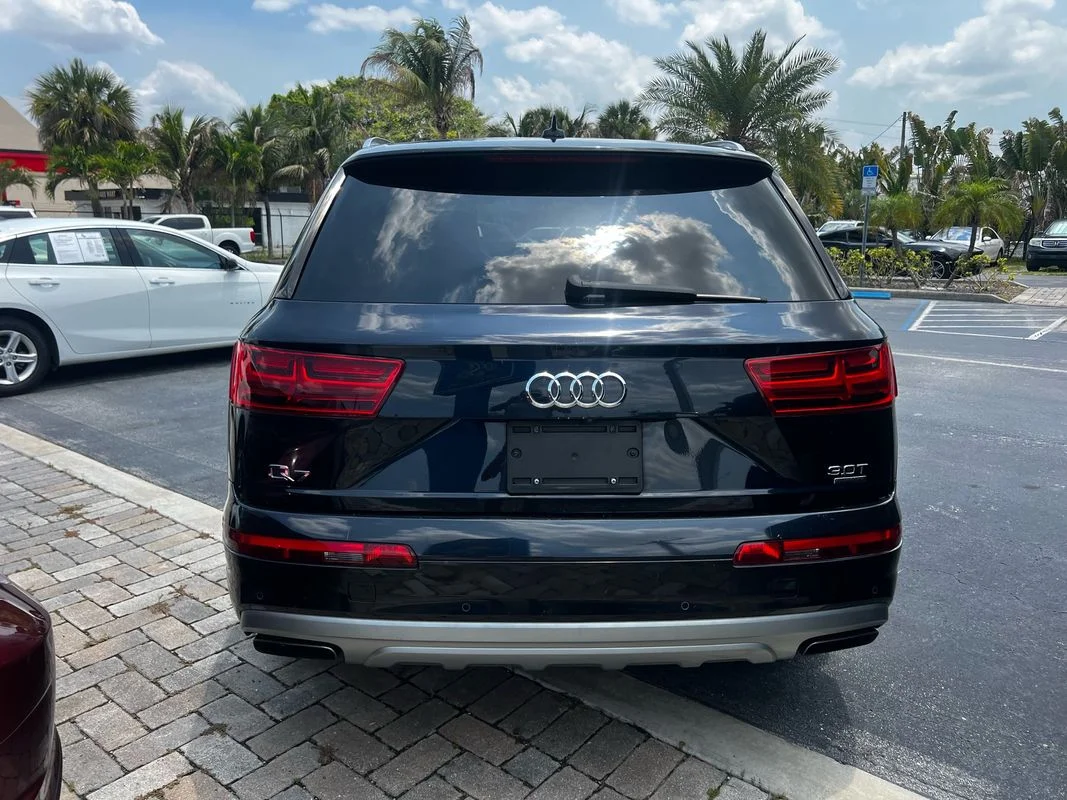 Used 2018  Audi 3.0T Premium image 4