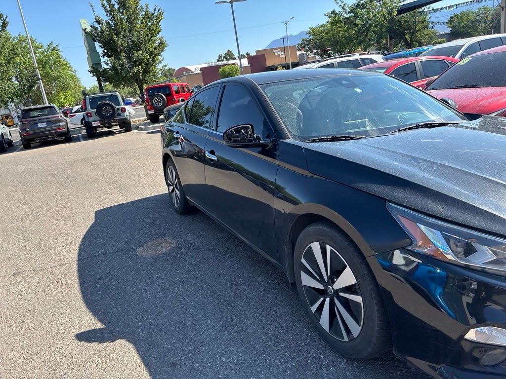Used 2019 Black Nissan 2.5 SV image 7