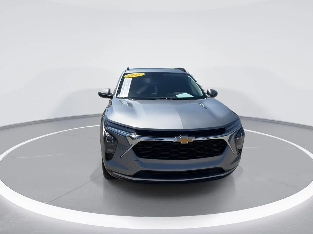 Used 2024 Gray Chevrolet LT image 3