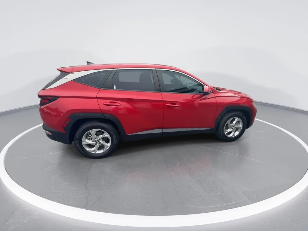 Used 2022 Red Hyundai SE image 9