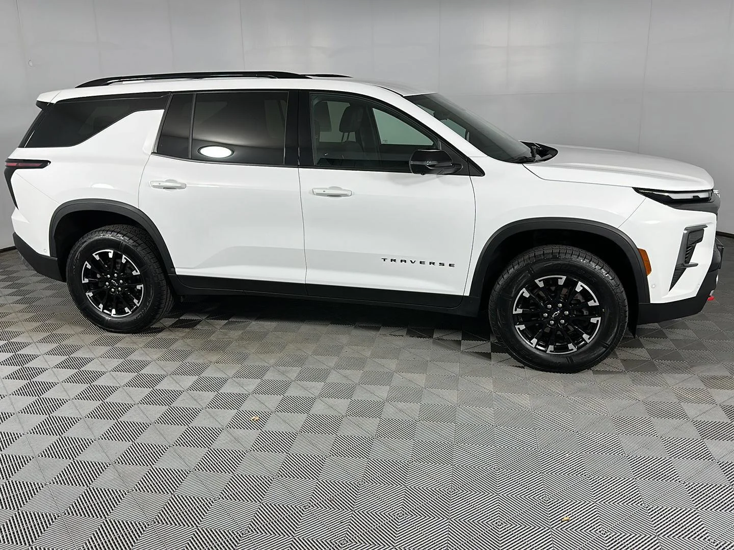 Used 2024 Summit White Chevrolet AWD Z71 image 4