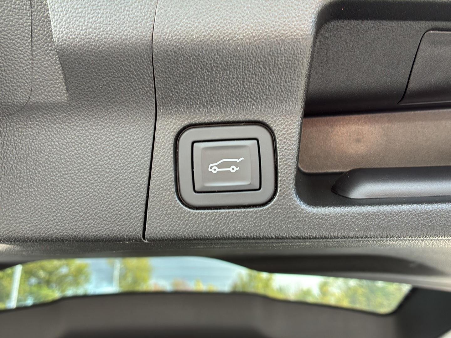 Used 2023 Summit White GMC AT4 image 28