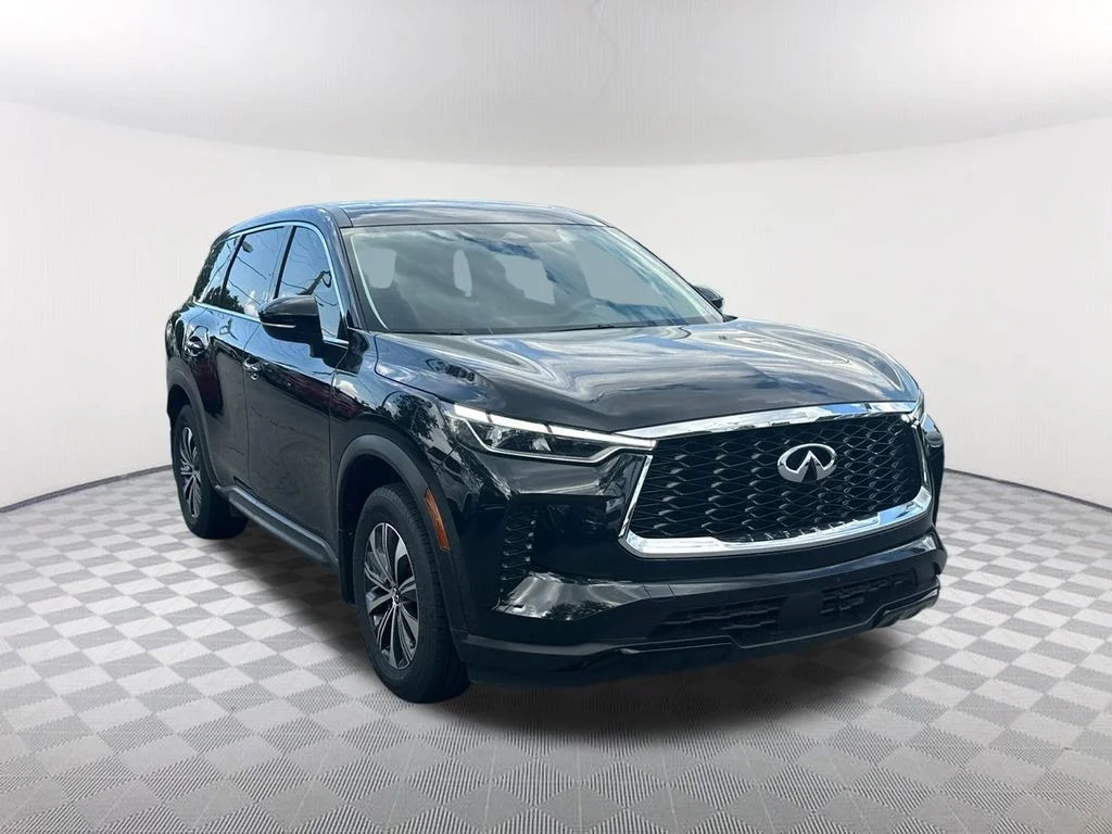Used 2024 Black INFINITI PURE image 3