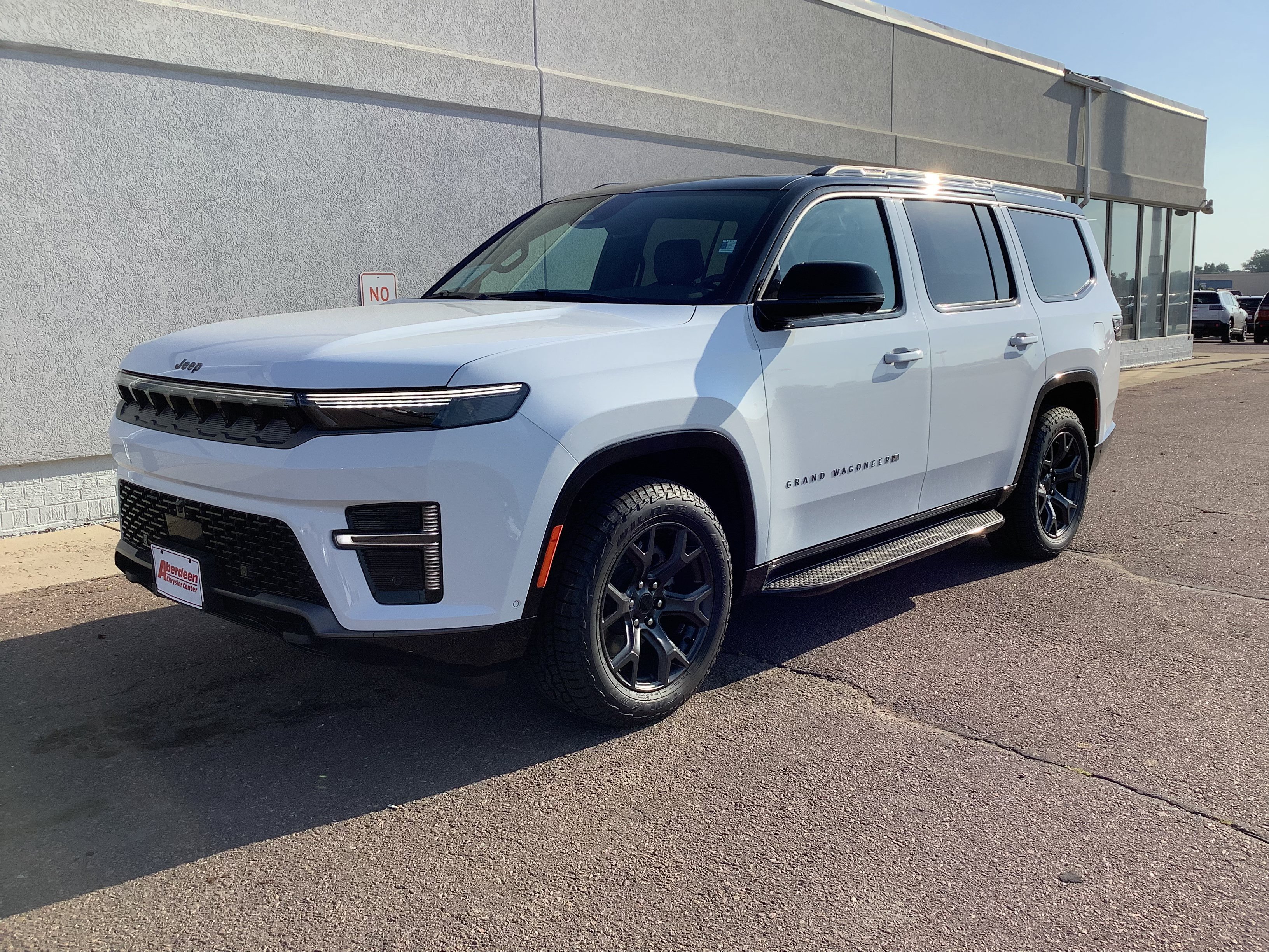 New 2026 Bright White Clear-Coat Exterior Paint Jeep Upland image 2