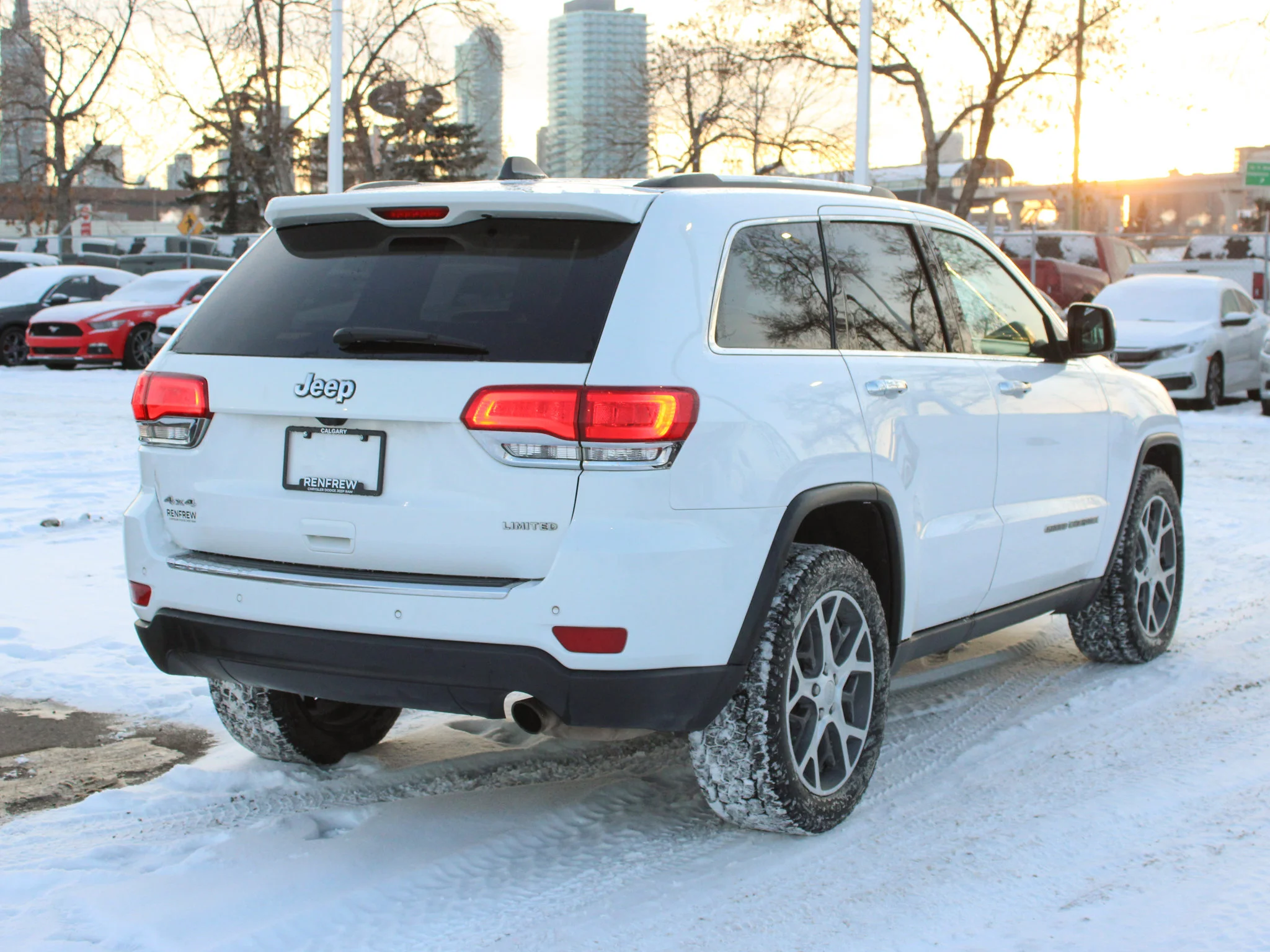 Used 2019 White Jeep Limited * No Accidents | Heated Seats | Apple CarPlay | V6 | Sunroof image 13