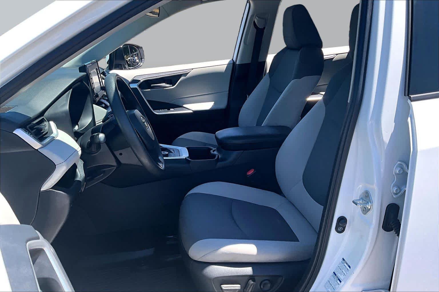 Used 2022 White Toyota Hybrid XLE image 7