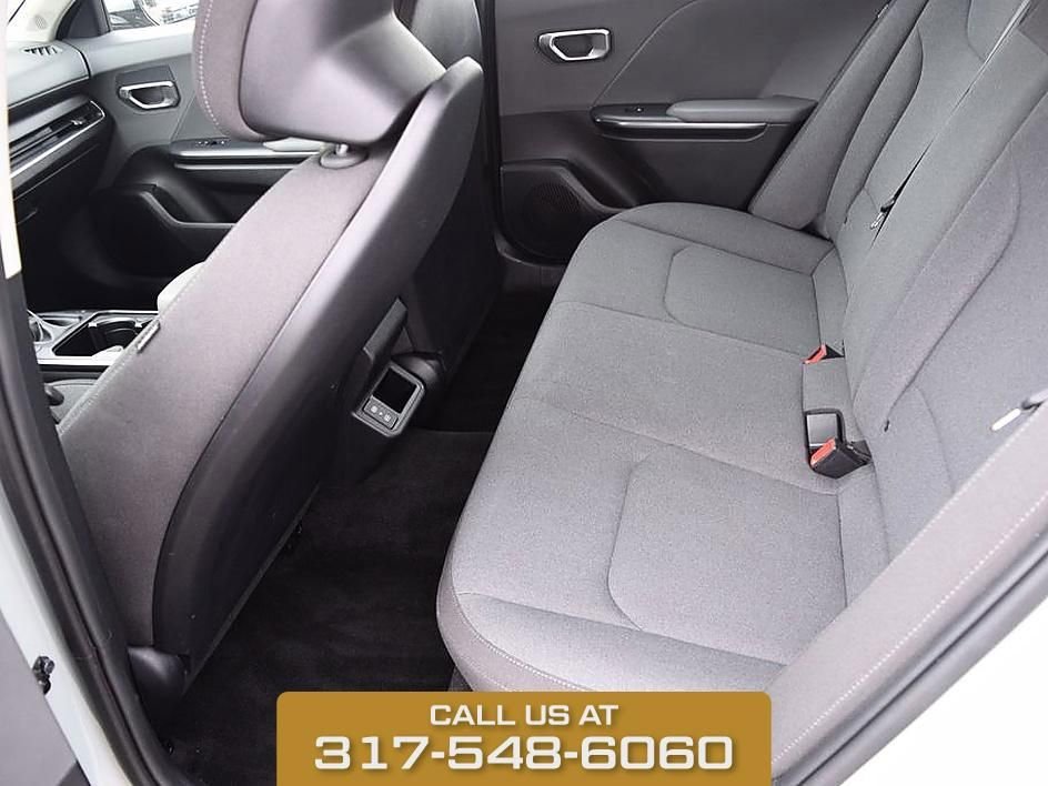 2025 Kia K4 LXS - Photo 13
