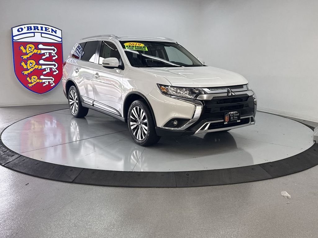 2019 Mitsubishi Outlander SEL S-AWC's photo