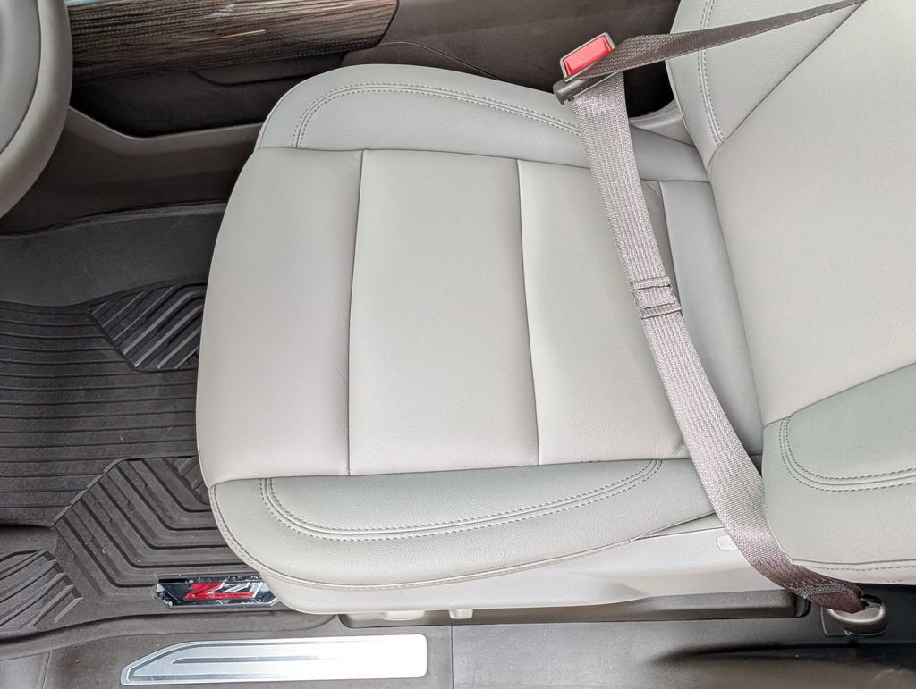 New 2026 Summit White Chevrolet LT image 10