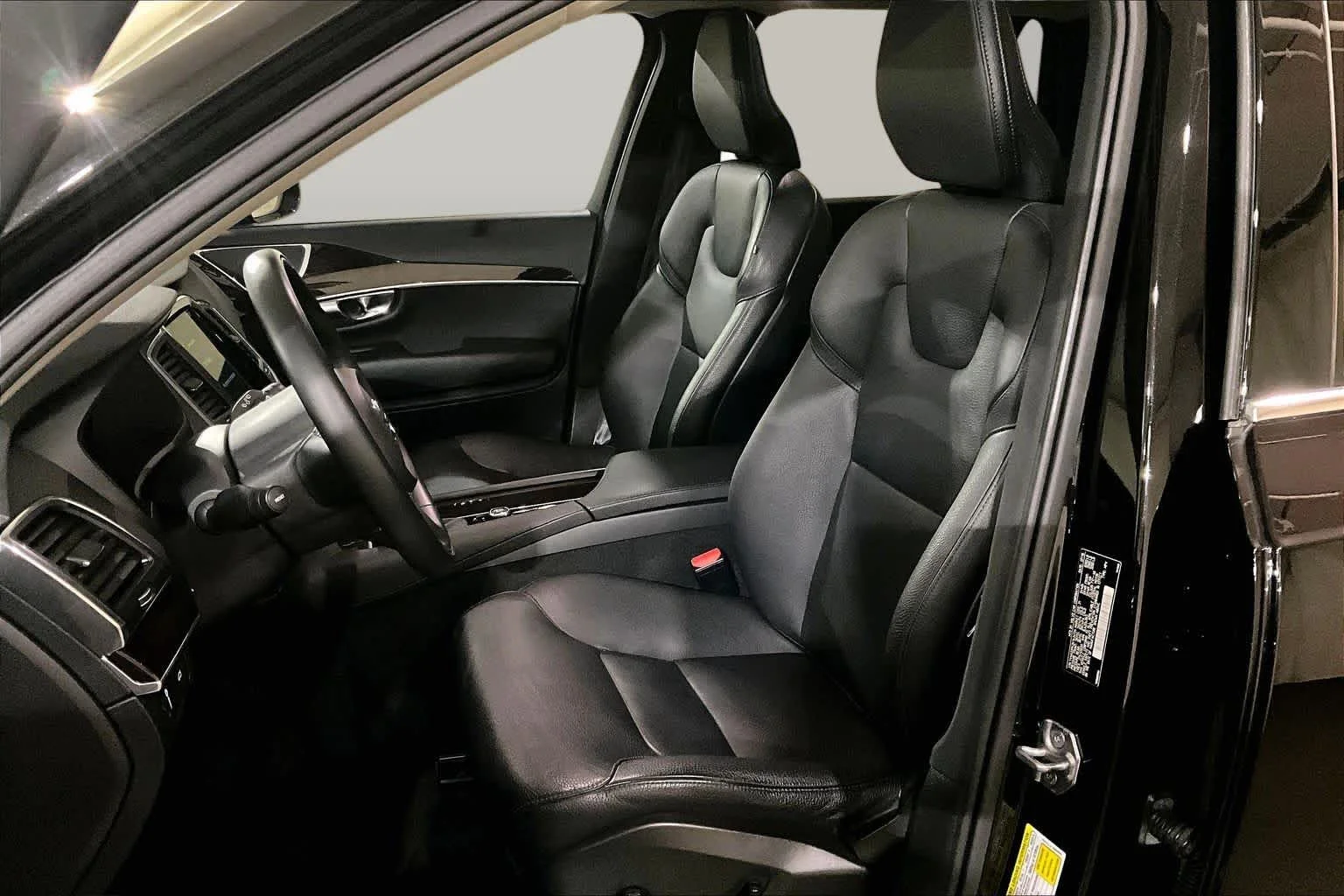 Pre-Owned 2019 Volvo XC90 Momentum