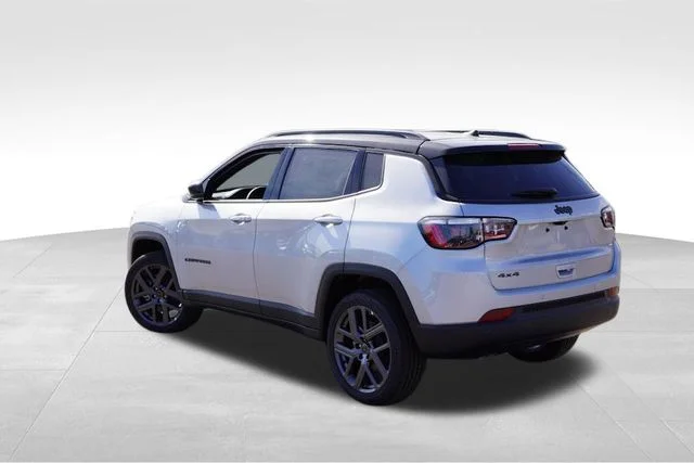 New 2026 Silver Zynith Metallic Clearcoat Jeep Limited image 5
