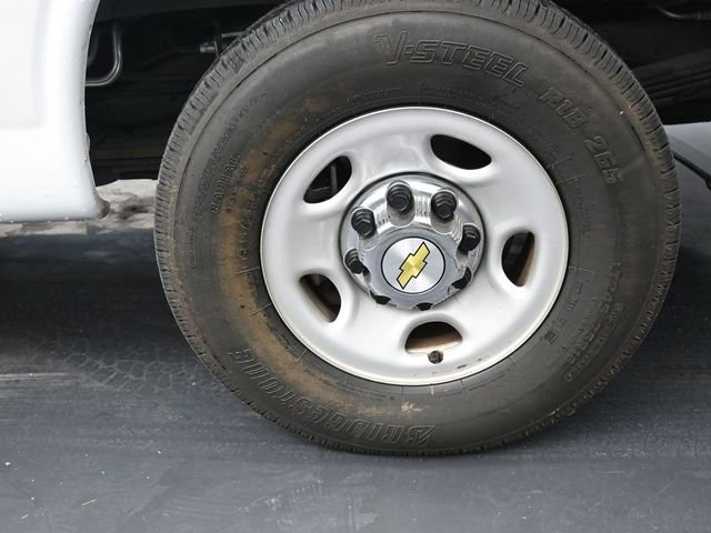 2024 Chevrolet Express Passenger LT - Photo 10