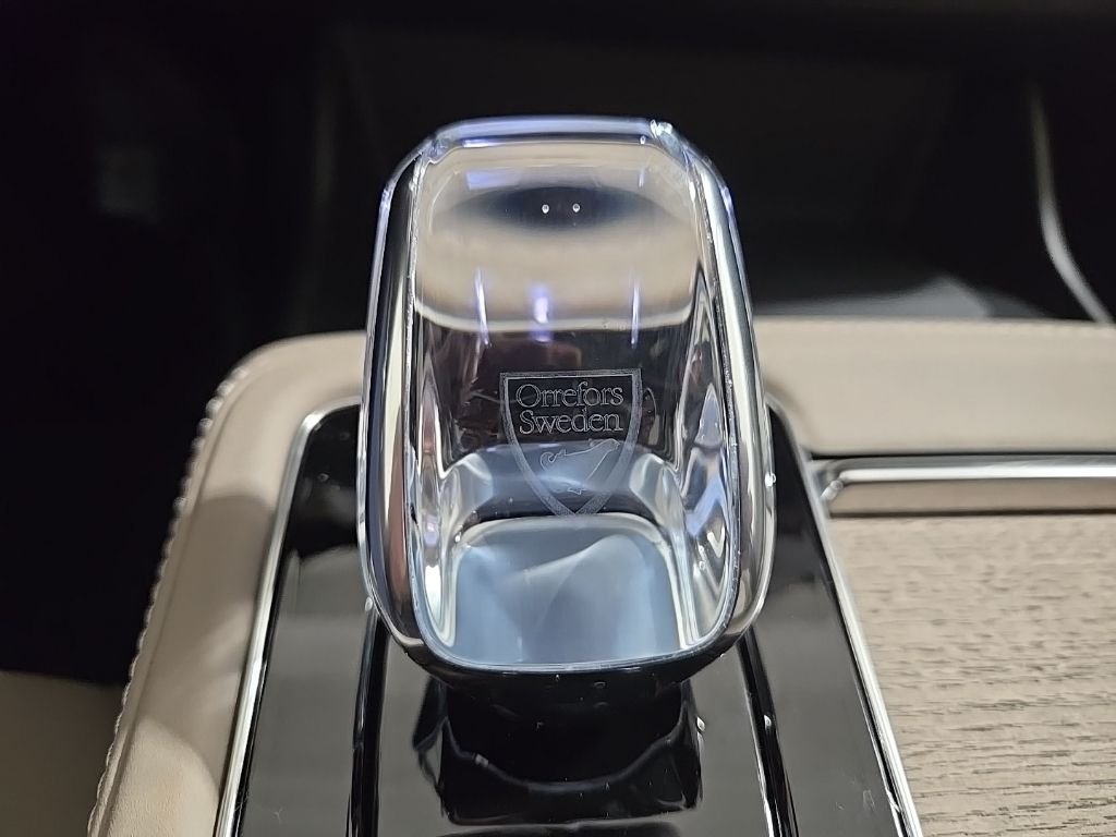 2026 Volvo XC90 Plus - Photo 16