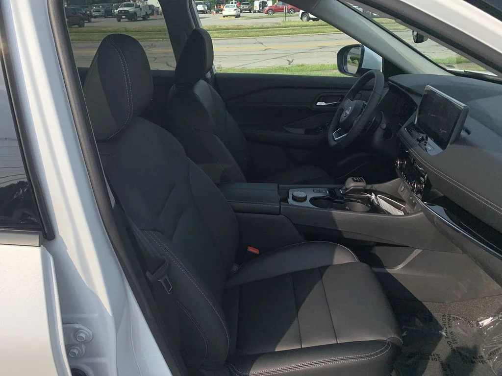 Used 2024 White Nissan SL image 24
