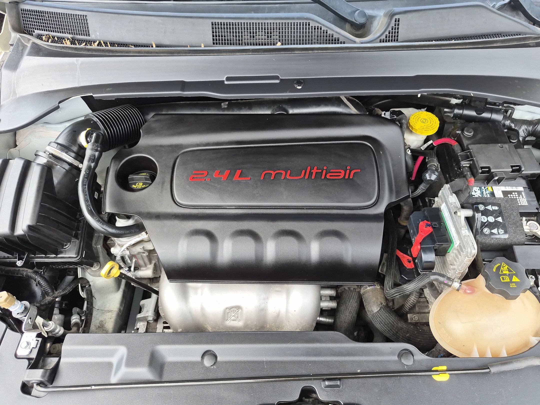 Used 2018 White Clearcoat Jeep Altitude image 31