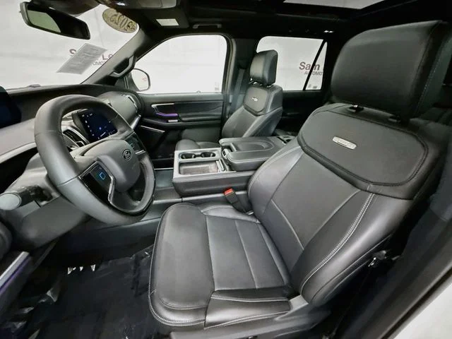 Used 2025 White Metallic Ford Platinum image 22