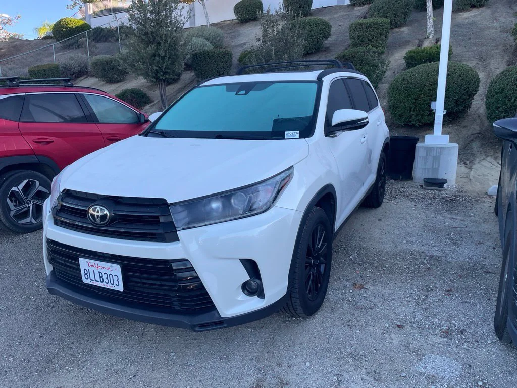Used 2019  Toyota  image 4
