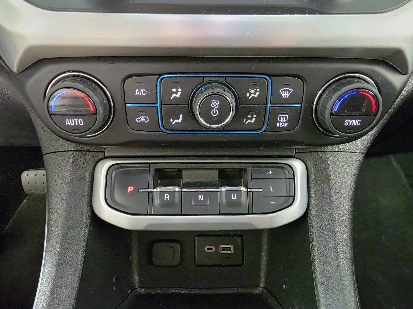 Used 2020 Smokey Quartz Metallic GMC SLE image 18