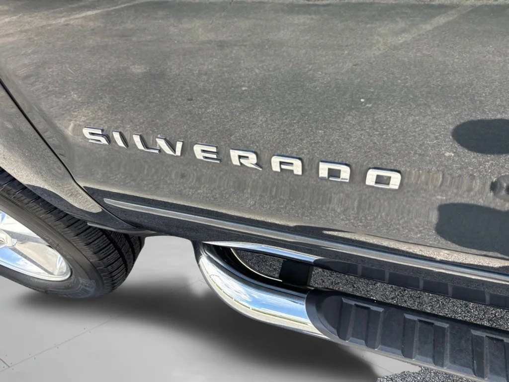 Used 2017 Graphite Metallic Chevrolet LT image 27