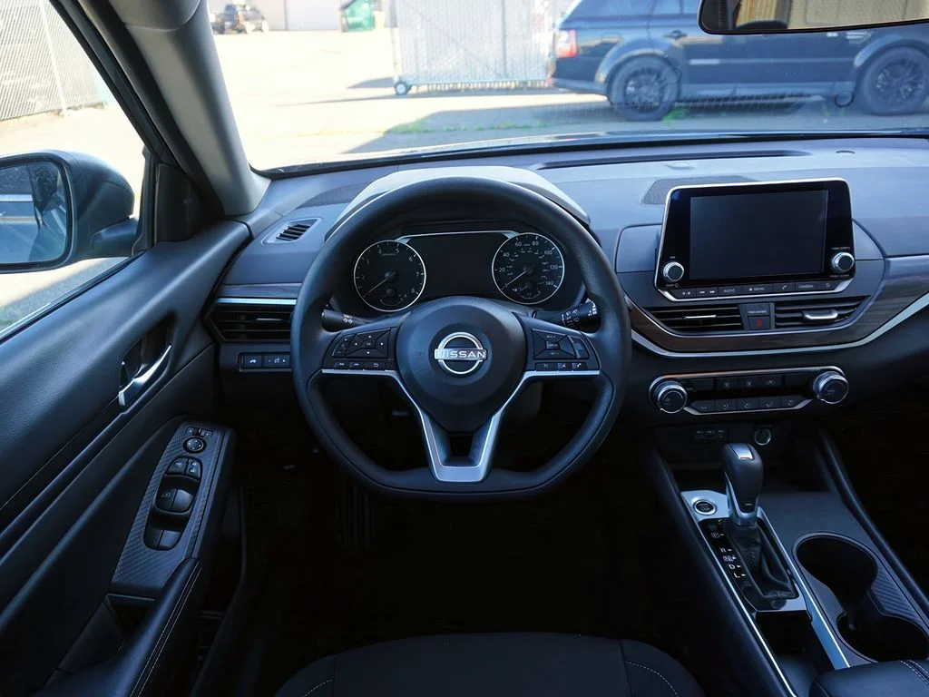 2025 Nissan Altima SV - Photo 20