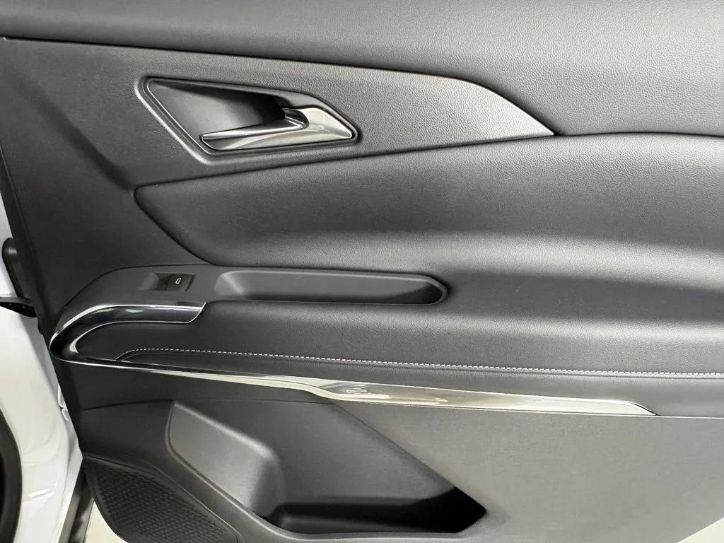 New 2026 Summit White Chevrolet LT image 18