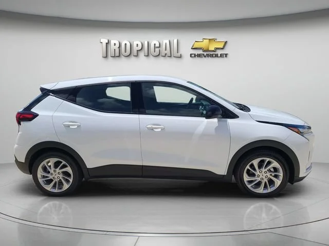 New 2027 Summit White Chevrolet LT image 6