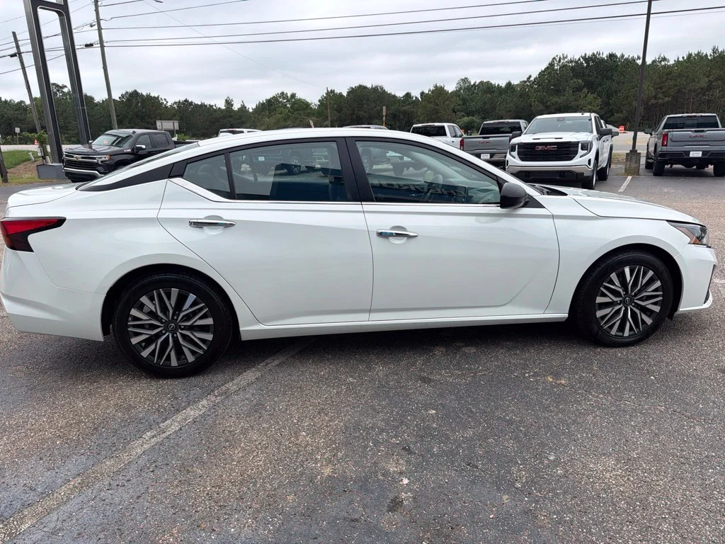 Used 2025 White Nissan SV image 6