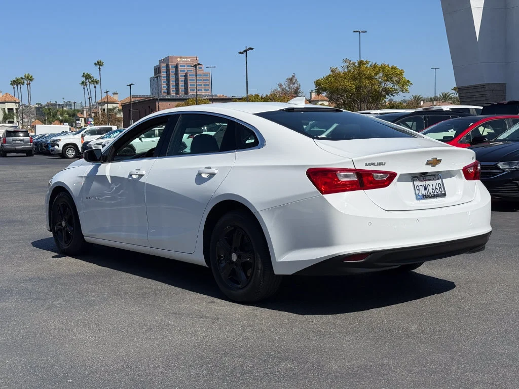 Used 2024 Summit White Chevrolet 1LT image 9
