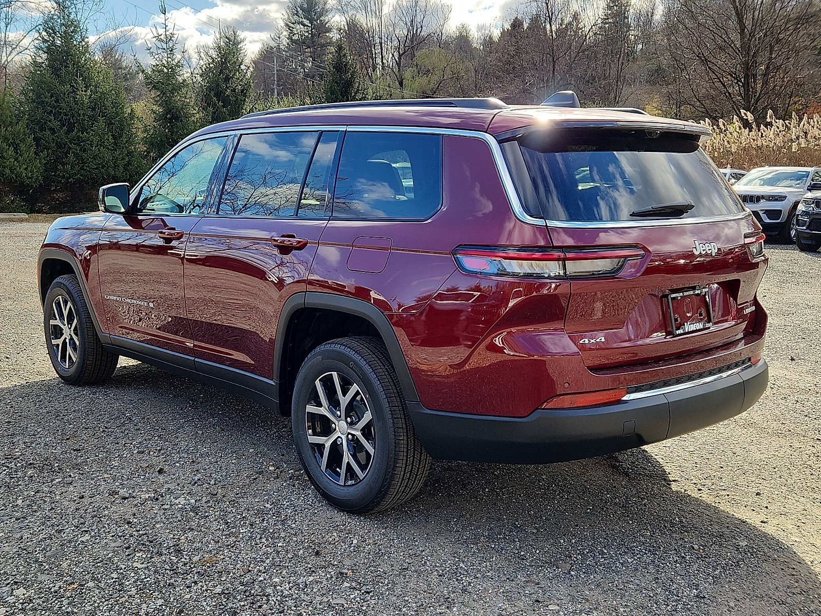 New 2025 Velvet Red Pearl-Coat Exterior Paint Jeep Limited image 3