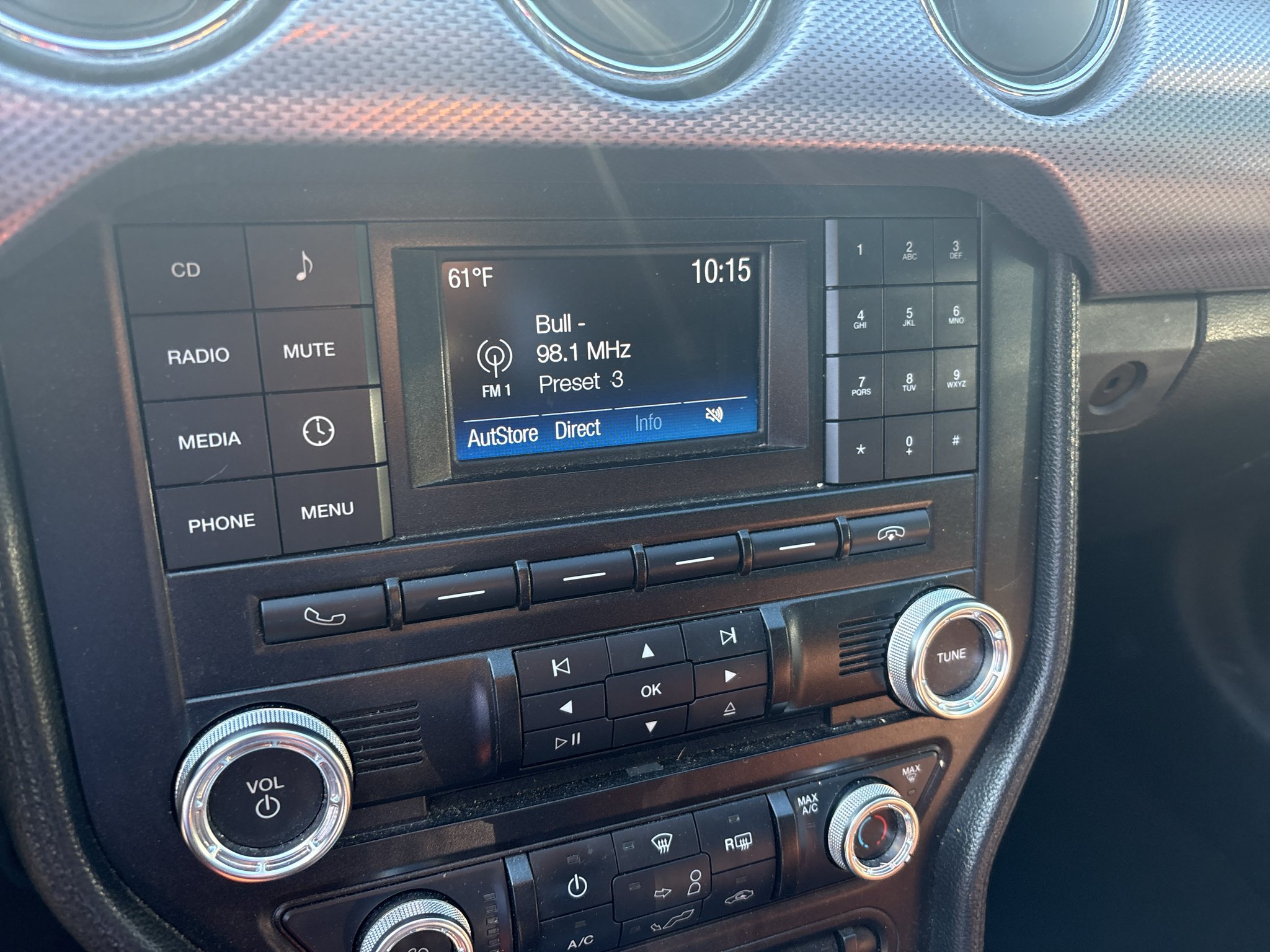 Used 2017 Magnetic Metallic Ford GT image 5