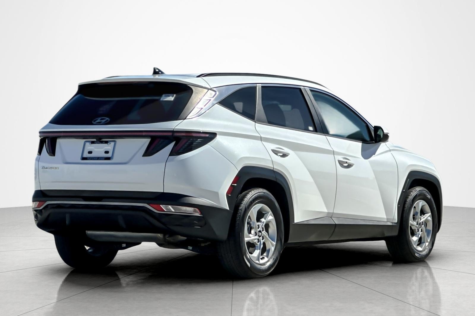 Used 2022 WHITE Hyundai SEL image 5