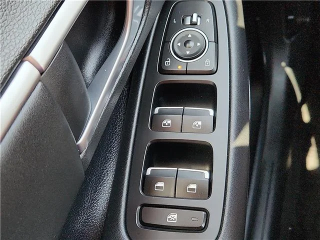 Used 2024 Silver Hyundai SEL Front-Wheel Drive image 17