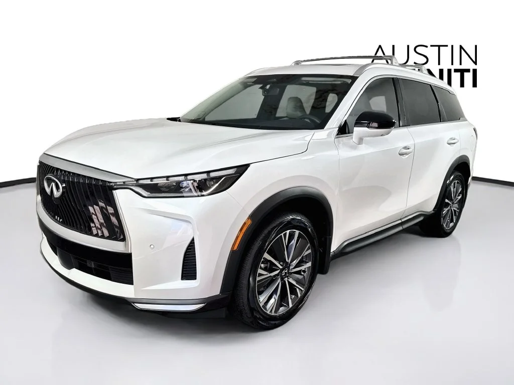 Certified Used 2027 White INFINITI LUXE image 5
