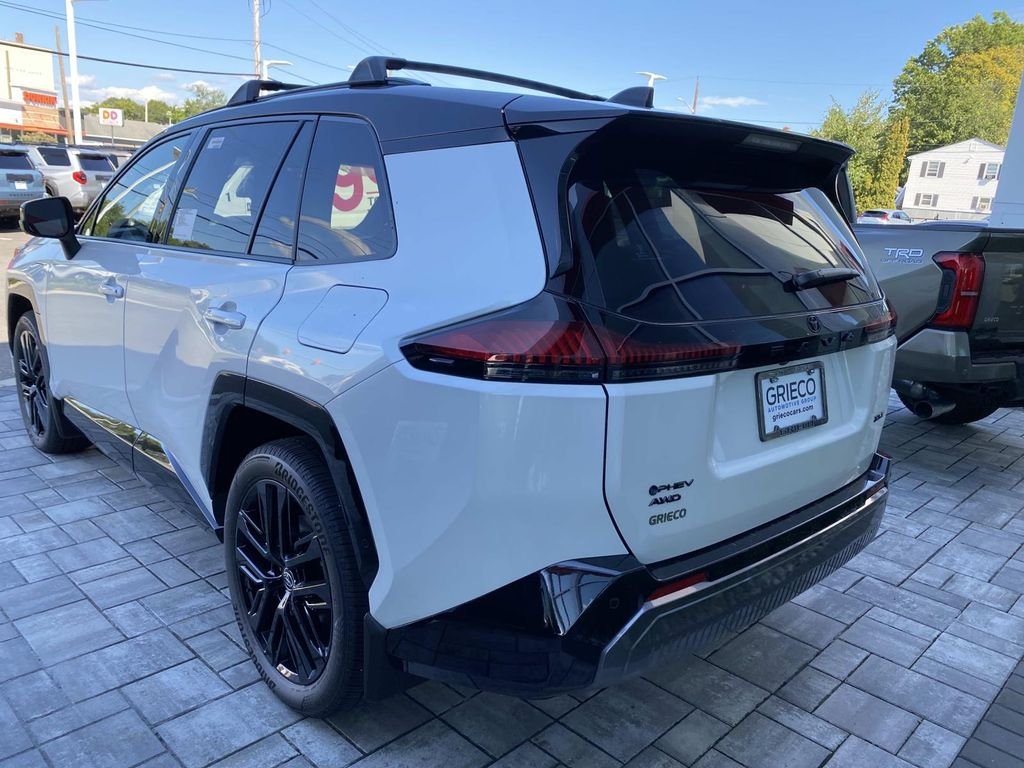 New 2026 Wind Chill Pearl with Midnight Black Metallic roof Toyota XSE image 4